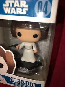 Star Wars Funko Pop! Principessa Leia Vinile Bobble Head 2011 NUOVO - Foto 1 di 8