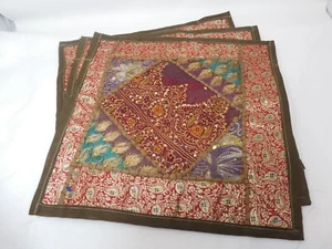 SET 4 COPRICUSCINI BORDEAUX PERLINE RICAMATE ORO PAILLETTES ACCENTI METALLO - Foto 1 di 8