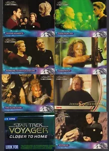 STAR TREK VOYAGER CLOSER TO HOME SKYBOX 1998 SET BASE 100 CARTE COMPLETO + CONVOLUCRO QUASI NUOVO - Foto 1 di 1