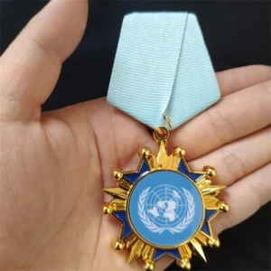 Clásica Medalla Conmemorativa de Mantenimiento de la Paz de las Naciones Unidas Réplica Insignia de Aleación de Zinc - Imagen 1 de 2