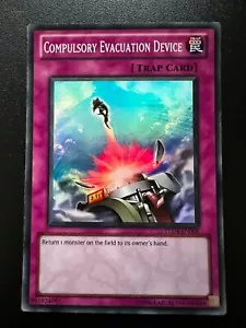 Dispositivo de evacuación obligatorio TU04-EN005 súper raro casi como nuevo Yugioh - Imagen 1 de 2