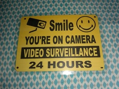 Letrero de 1 sonrisa que estás en cámara, 7 1/4" de ancho x 5 1/4" de alto Foto 1 de 3