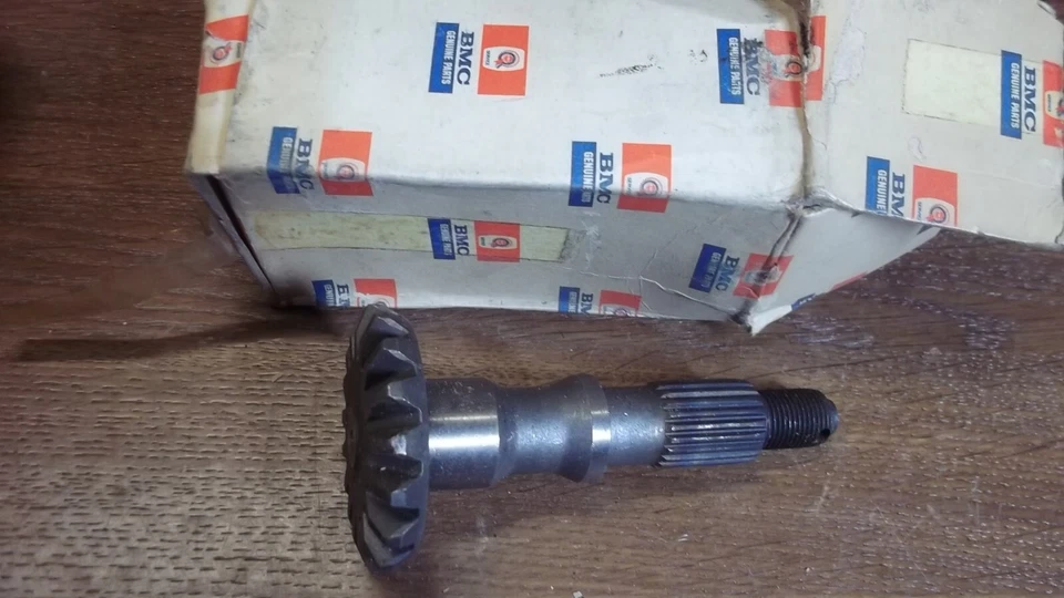 CLASSIC MINI    NEW  GENUINE BMC DIFF OUTPUT SHAFT 22A373 - Image 1 of 1