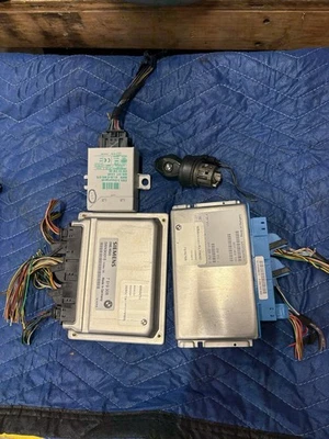 BMW 330i E46 ECM ECU Módulo de Control del Motor Cerraduras Llave Juego de Encendido Foto 1 de 4