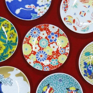 Waza No Kura: Stylish Kutani Ware Plates, Auspicious Small Plates With Plum And_ - Picture 1 of 8