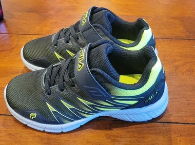 NUEVAS ZAPATILLAS FILA para niños talla 12 Fantom 8 correas - NWB Foto 1 de 4