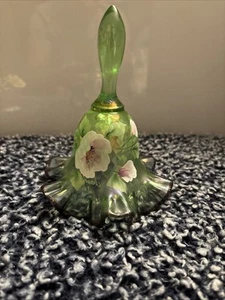 Fenton Glass Hand-Painted Signed Light Green Floral 6" Bell Art - Imagen 1 de 7