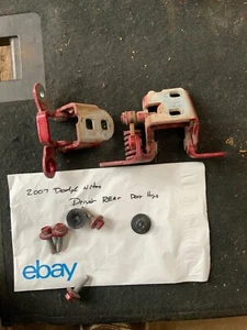 2007-2011 DODGE NITRO DRIVES LEFT REAR  SET BOLTS DOOR HINGES OEM - Bild 1 von 1