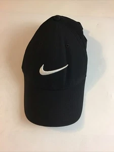 Nike Golfmütze/Cap schwarz mit weiß besticktem Swoosh Gr. M/L  - Bild 1 von 8