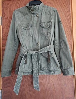 Chaqueta utilitaria verde militar Buffalo para mujer mediana con cinturón forrada bolsillos cremallera Foto 1 de 4