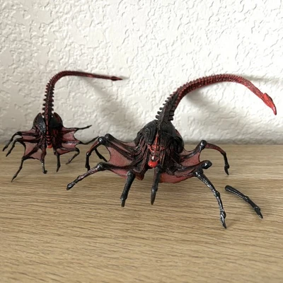 Neca Queen Facehugger Loose Aliens Series 10 Action Figure [Leg Snapped] - Image 1 of 4