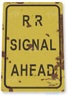 Znak kolejowy, sygnał przed rustykalną stacją kolejową metalowy blaszany znak C581 