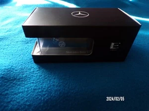Mercedes-Benz W 214 - Classe E Limousine Bleu Nautique 1:43 Neuf - Picture 1 of 4