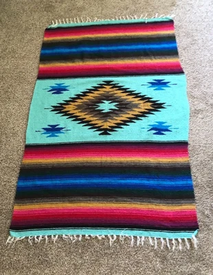 Manta alfombra gruesa vintage festiva grande del suroeste mexicano 46 x 81 Foto 1 de 4