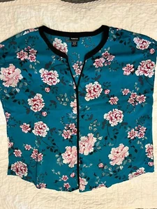 Torrid Floral Blouse Sz 2 Blue Pink Floral Print Pullover Top Shirt - Picture 1 of 2