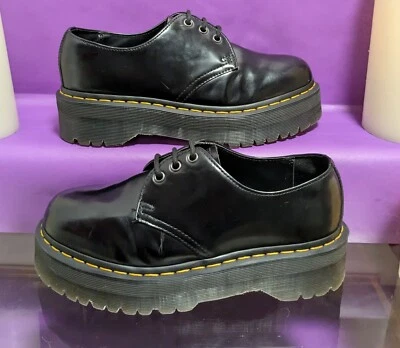 Sapatos plataforma Dr. Martens 1461 quad preto couro liso EUA W 9 M 8 EU 41 EU - Imagem 1 de 4