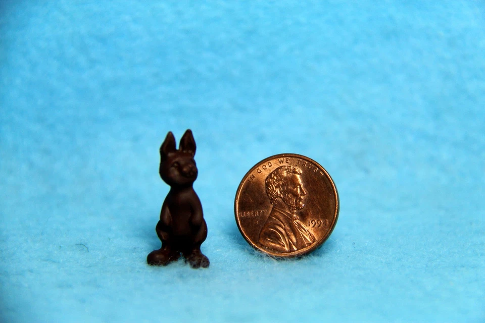 Casa de muñecas miniatura chocolate conejito de Pascua ~ MUL1699A Foto 1 de 1