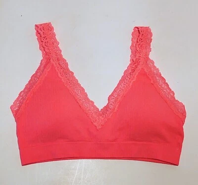 Sujetador/soporte acolchado de encaje rosa No Boundaries talla grande  Foto 1 de 3