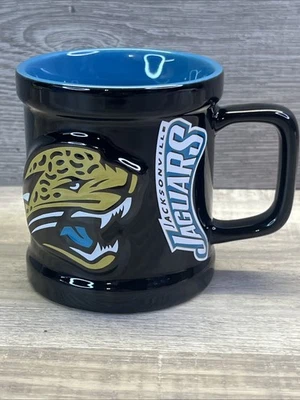 Taza de café de cerámica con logotipo esculpido 3D Jacksonville Jaguars 1999 NFL 12 OZ de colección Foto 1 de 4