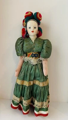 Muñeca de arte popular de Europa del Este de colección traje tradicional/tocado pompón 15" Foto 1 de 4