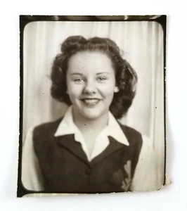 Chaleco Camisa Cuello Mujer Joven Sonriente Foto Foto Foto Matón 1945 Moda - Imagen 1 de 6