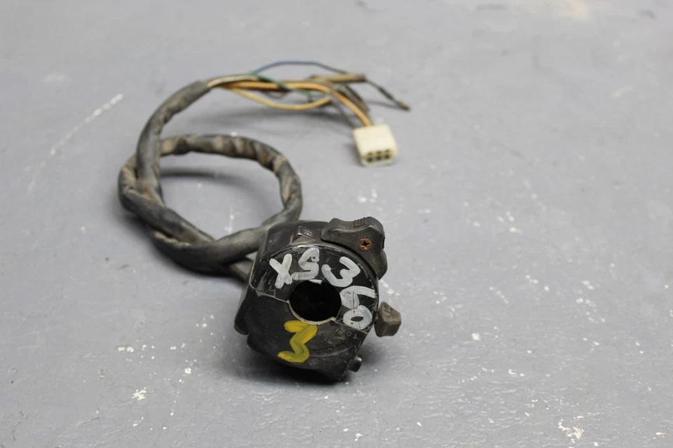 1977 YAMAHA XS360 OEM LEFT CLIP ON HANDLE HORN SIGNALS SWITCH SWITCHES - Image 1 of 4