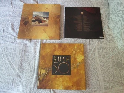 RUSH - Rush 50, 4-CD-Boxset mit Hardcoverbuch, Mercury 2025 - brandneu - Bild 1 von 4
