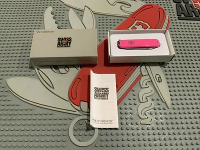 Navaja Suiza Victorinox Rosa Caliente SD Clásica 58mm Nueva En Caja 50070 Foto 1 de 4