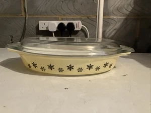Pyrex ovale Auflaufform gelb Schneeflocke Deckel Vintage 2 Quart Retro Küche sehr guter Zustand alt - Bild 1 von 7