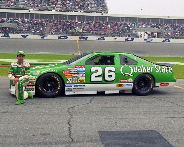 FOTO BRILLANTE 8X10 BRETT BODINE #26 QUAKER STATE DAYTONA 500 PRIMER PLANO Foto 1 de 1
