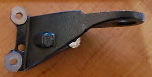NEW OEM NOS Gm cast iron bracket 25661933 - Bild 1 von 2