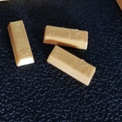 Mini accesorios para camión oruga de roca barra lingote de oro escala 1/10 1/12 oro rc Foto 1 de 4