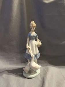 Simpson Giftware Porzellanfigur ""Bauernmädchen mit Enten Gänsekorb"" GEBRAUCHT - Bild 1 von 11