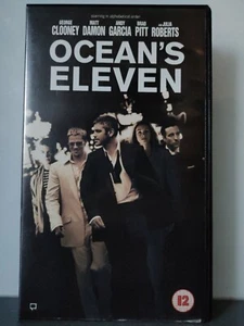 Ocean's Eleven - George Clooney - Julia Roberts - Brad Pitt (PAL VHS Video) - Picture 1 of 4