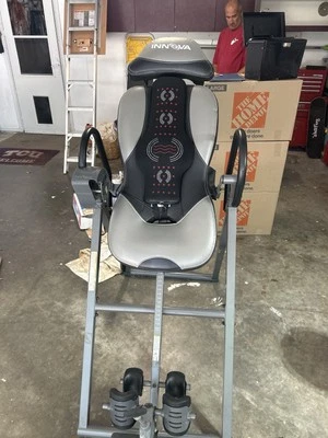 Mesa de inversión Innova ITM5950 con terapia avanzada de calor y masaje Foto 1 de 4