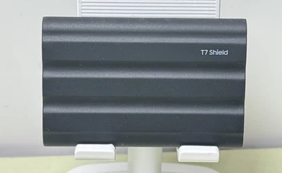 SSD externo portátil Samsung T7 Shield 2 TB USB-C - negro (MU-PE2T0S) Foto 1 de 4