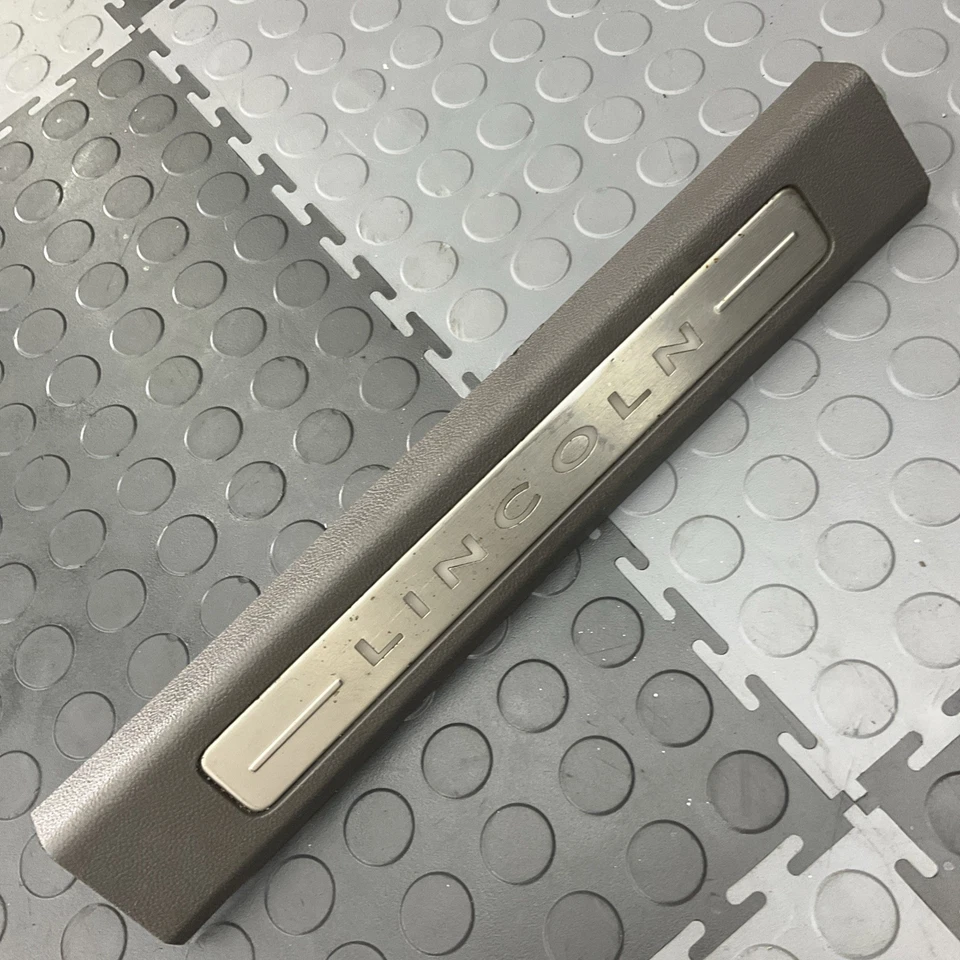 2016-2018 LINCOLN MKX FRONT LEFT DRIVER SIDE DOOR SILL SCUFF PLATE - Image 1 of 4