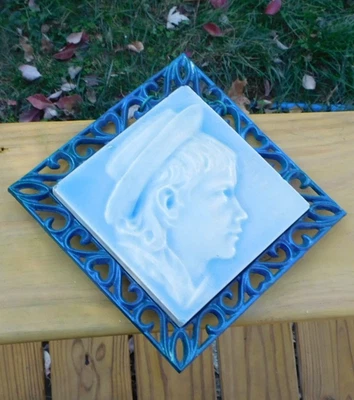 Cerámica antigua Wheatley 4"x 4" azulejo enmarcado azul-retrato de niño-c. 1879 Foto 1 de 4
