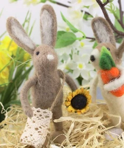 GISELA GRAHAM EASTER FABRIC WOOL MIX BUNNY WITH CARROT SUNFLOWER DECORATION - Picture 1 of 3