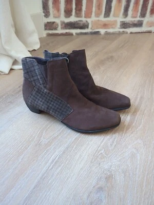 Think! Botines de gamuza marrón retazos con cremallera para mujer 9,5  Foto 1 de 4