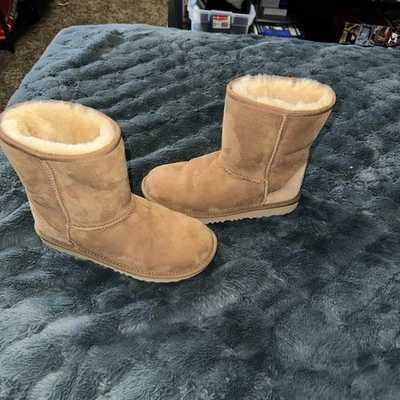 Botas clásicas Ii UGG para niños | Castaño | 1017703K-CHE | Auténticas nuevas sin caja Foto 1 de 4