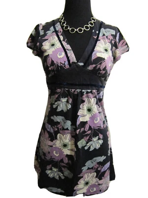 BANANA REPUBLIC Pretty Shirt V-NECK TOP Size XS Purple Floral - Image 1 of 4