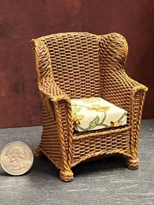 Silla miniatura de mimbre sintético para casa de muñecas Reutter escala 1:12 F143 Dollys Gallery Foto 1 de 3