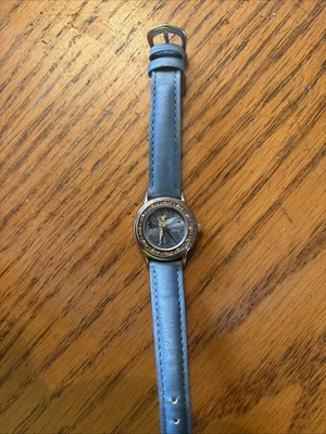 Reloj Disney Campanilla 24MM #MC0030 Bisel Plateado Cristal Acento Correa Azul Foto 1 de 3