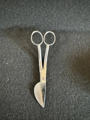 Gingher Duckbill Applique Offset Curved Handle Craft Sewing Scissors - Image 1 of 4