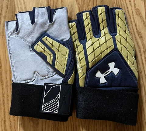 NOTRE DAME FOOTBALL HOME TEAM ISSUED UNDER ARMOUR FINGERLESS GLOVES NEW 3XL Cover