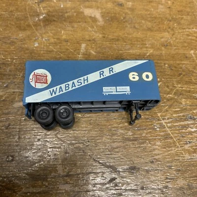 HO Scale Wabash R.R. 60  semi trailer - Image 1 of 4