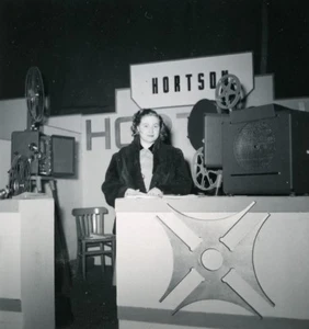 France Paris Photo Cine Sound Fair Booth of Hortson Old Amateur Snapshot 1951 - Imagen 1 de 3