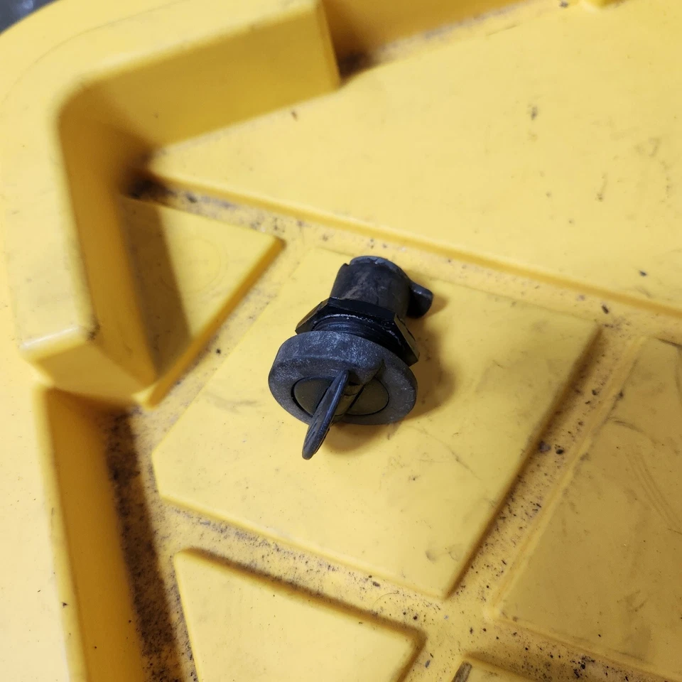 Yamaha Wave Runner 3 Wr3 Gp 650 701 700 1990-1997 capó de almacenamiento escotilla tapa bloqueo Foto 1 de 1