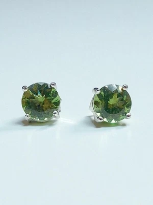 绿色磷灰石纯银耳钉,手工珠宝首饰 — 第 1/4 张图片